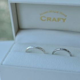 【CRAFY(クラフィ)の口コミ】 自分達で作れる指輪を探していて、ネットでみつけました。自分の好きなデ…