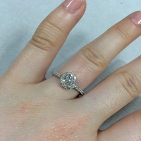 【LEHAIM(レハイム)の口コミ】 華やかなタイプとシンプルなタイプの指輪どちらにするか悩みましたが華や…