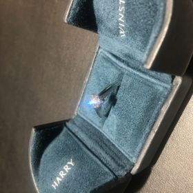 【ハリー・ウィンストン(Harry Winston)の口コミ】 昔からエンゲージリングは一粒ダイヤのハイブランドのものがいいなと考え…