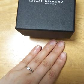 【ラザール ダイヤモンド(LAZARE DIAMOND)の口コミ】 リングはストレートで少し太めのものにしました。最初は圧迫感があるかも…