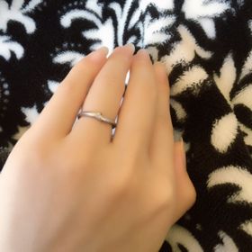 【俄(にわか)の口コミ】 指輪を買う際に私は普段からいろいろな指輪をつけていたためにどんなもの…