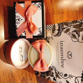 【insembre(インセンブレ)の口コミ】 デザインが比較的シンプルで、金額面もリーズナブルで裏面の刻印、誕生石…
