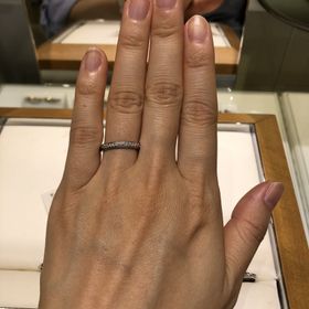 【STAR JEWELRY(スタージュエリー)の口コミ】 ハーフエタニティのリングも探していて、こちらのものはダイヤモンドの上…