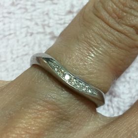 【ジュエリーハナジマ】の口コミ 指か細い方なので、あまりゴツくないデザインを希望してました。
セミオー...