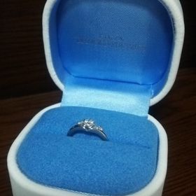 【銀座ダイヤモンドシライシの口コミ】 色々なデザインの指輪を見せて頂き、いくつもの指輪を試着して自分に似合…