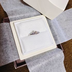 【LUCIE(ルシエ)の口コミ】 ダイヤモンドだけが真ん中に付いてる物が婚約指輪だと思っていましたので…