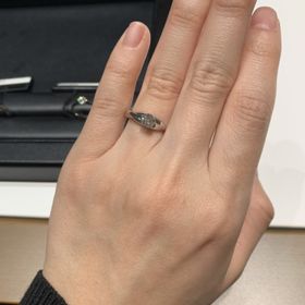 【ラザール ダイヤモンド(LAZARE DIAMOND)の口コミ】 ダイヤの輝きが他店と比べて1番綺麗だったのでこちらの指輪に決めました。…
