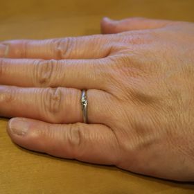 【エクセルコダイヤモンド(EXELCO DIAMOND)の口コミ】 ブラックダイヤモンドが載っている指輪が気になっていたことと、ブラック…