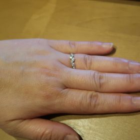 【エクセルコダイヤモンド(EXELCO DIAMOND)の口コミ】 結婚10周年目で2回目の結婚指輪の購入でした。仕事上華やかなものは出来な…