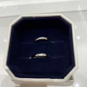 【4℃ BRIDAL(ヨンドシーブライダル)の口コミ】 女性側のデザインは斜めにダイヤが入っているものが良いという大まかなイ…