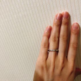 【銀座ダイヤモンドシライシの口コミ】 家事をする上で、引っ掛かりがないデザインをさがしていました。
また、指…