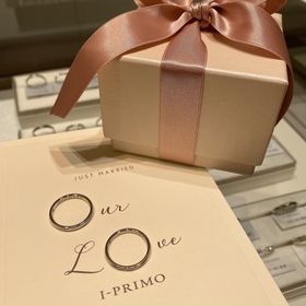 【アイプリモ(I-PRIMO)の口コミ】 まず、彼からプロポーズの際にいただいた婚約指輪と同じブランドの物にし…