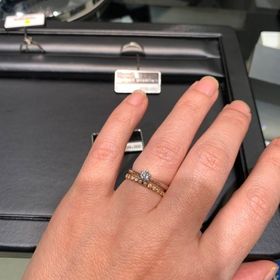 【ラザール ダイヤモンド(LAZARE DIAMOND)の口コミ】 ダイヤモンドのデザインがとても上手で、ダイヤモンドが綺麗に見えるデザ…