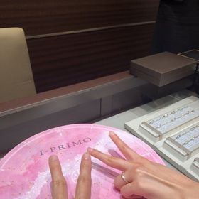 【アイプリモ(I-PRIMO)の口コミ】 デザインは落ち着きがあり、結婚指輪らしいものでした。試着時に指輪のつ…