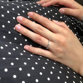 【銀座ダイヤモンドシライシの口コミ】 もともとストレートの形が好きで探していましたが、そこにねじりのあるデ…