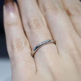 【銀座ダイヤモンドシライシの口コミ】 デザインは可愛くて気に入りました、もっもじっくり決めてから購入すれば…