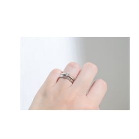 【銀座ダイヤモンドシライシの口コミ】 ストレートで1つほどダイヤモンドが入っているようなシンプルな指輪を希望…