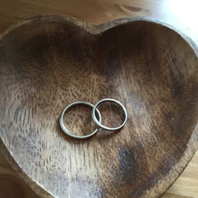 【エクセルコダイヤモンド(EXELCO DIAMOND)の口コミ】 デザインが多い中、シンプルかつ
関節のはった指が少しでもきれいに見える…