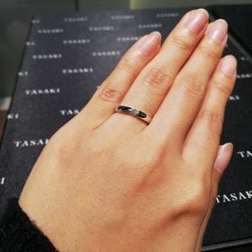 【TASAKI(タサキ)の口コミ】 プラチナのつるっとした輝きとダイヤがモダンな雰囲気の指輪です。マリッ…