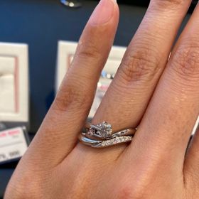 【Ginza Rim(銀座リム)の口コミ】 ダイヤが7石入っていて、その真ん中にピンクダイヤモンドが入っている点で…