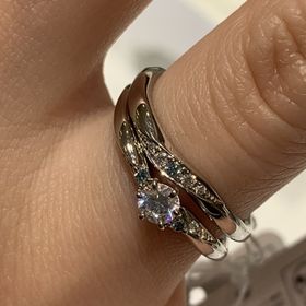 【ジュエリーIKEDA(池田時計店)】の口コミ シンデレラデザインの指輪で、ブルーダイヤ（天然物ではない）がワンポイン...