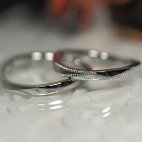 【Antille(アンティール)の口コミ】 たくさんの指輪を試着して、形、指輪の幅、色はどれがお互いに似合うのか…