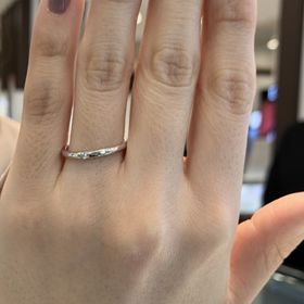 【ヴァンドーム青山(VENDOME AOYAMA)の口コミ】 プラチナで一粒ダイヤのシンプルな指輪を試着させていただきました。価格…