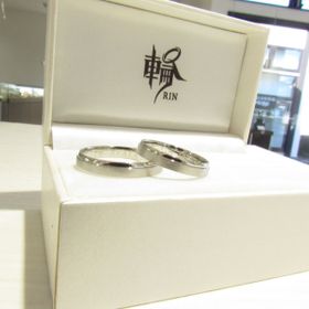 【輪-RIN-の口コミ】 シンプルなデザインの物を探していてスタッフの方に相談していただいた中…