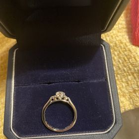 【銀座ダイヤモンドシライシの口コミ】 デザインが綺麗　
価格が他のブランドよりも安かった
いろんな店舗行った…