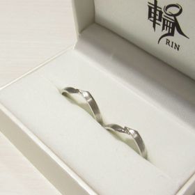 【輪-RIN-の口コミ】 プラチナでシンプルなもの、且つオリジナリティーがあるものを探していて…