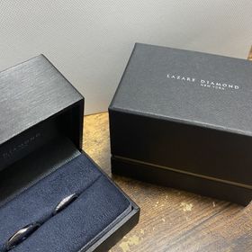 【ラザール ダイヤモンド(LAZARE DIAMOND)の口コミ】 他の店舗には無いようなデザインという点に惹かれました。ダイヤモンドの…