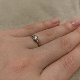 【アイプリモ(I-PRIMO)の口コミ】 3つのダイヤがあり、真ん中のダイヤが立体的に見えるところがとてもキレイ…