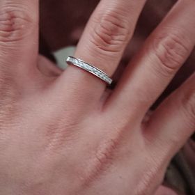 【アイプリモ(I-PRIMO)の口コミ】 華やかなものが欲しかったのでスッとダイヤが並んだもの、直感で決まりま…