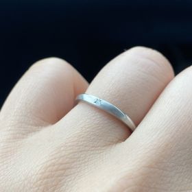 【TOMOE(トモエ)の口コミ】 お星様のようなカットの中にダイヤモンドが入ってるリングを希望しており…