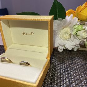 【ケイウノ ブライダル(K.UNO BRIDAL)の口コミ】 2人とも直感でデザインが気に入ったので決めました！
小さいダイヤが並ん…
