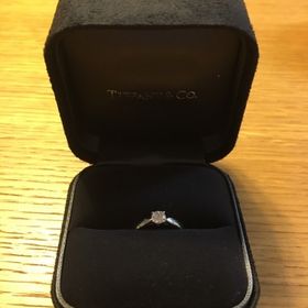 【ティファニー(Tiffany & Co.)の口コミ】 セッティングとハーモニーと迷いましたが、装着したとき、
華奢なデザイン…