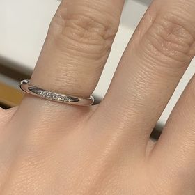 【銀座ダイヤモンドシライシの口コミ】 ストレートのリングに、グラデーションでダイヤモンドがあしらわれていて…
