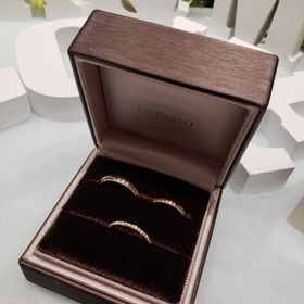 【アイプリモ(I-PRIMO)の口コミ】 シンプルなデザインだけど周りにミル打ちがあることでシンプルすぎず派手…