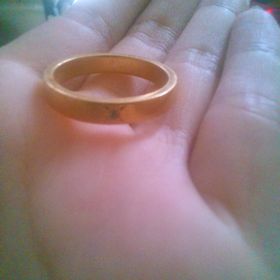 【ESTELLE(エステール)の口コミ】 旦那の指が大きいので、指輪が小さく見えたりするのがいやなので、
色々試…