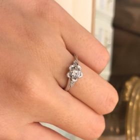 【Mariage ent(マリアージュエント)の口コミ】 花びらをイメージしたようなデザインで繊細な装飾が素敵だと思いました。…