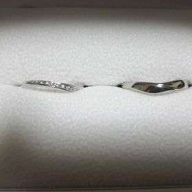 【Mariage ent(マリアージュエント)の口コミ】 婚約指輪と合うデザインにしました。セットのものもあったのですが、それ…