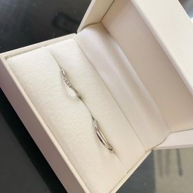 【et.lu(エトル)の口コミ】 パラジウムという素材を探していたので、見つかってよかったです。形とダ…