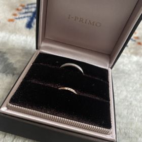 【アイプリモ(I-PRIMO)の口コミ】 新郎指輪：プラチナ95%。新婦のダイヤがつく位置にラインが入っています。…