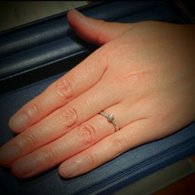 【銀座ダイヤモンドシライシの口コミ】 指が太いのがコンプレックスで、婚約指輪も欲しいと思っていなかったので…