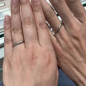 【アイプリモ(I-PRIMO)の口コミ】 男性の指輪の真ん中がマット加工になっていて、そこにとっても惹かれたか…