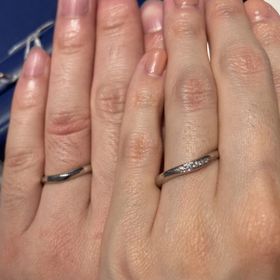【銀座ダイヤモンドシライシの口コミ】 決め手は指輪のデザインです。指輪自体の形状は緩やかなU字で、V字とカー…