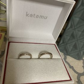 【Katamu(カタム)の口コミ】 どのリングに決めるか、購入までに2回店舗に伺いましたが、個性的なデザイ…