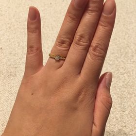 【RosettE(ロゼット)の口コミ】 ・マリッジと重ね付けした時にエンゲージが映える物
・アンティーク調のも…