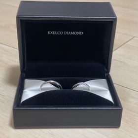 【エクセルコダイヤモンド(EXELCO DIAMOND)の口コミ】 指輪のデザインがシンプルだが、少し個性のあるものがよくて選びました。…