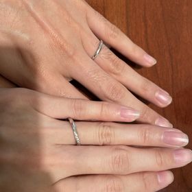 【TRECENTI(トレセンテ)の口コミ】 FL-ASL5.GR-ALこの二つを試着しました。
デザインがシンプルでとても気に…